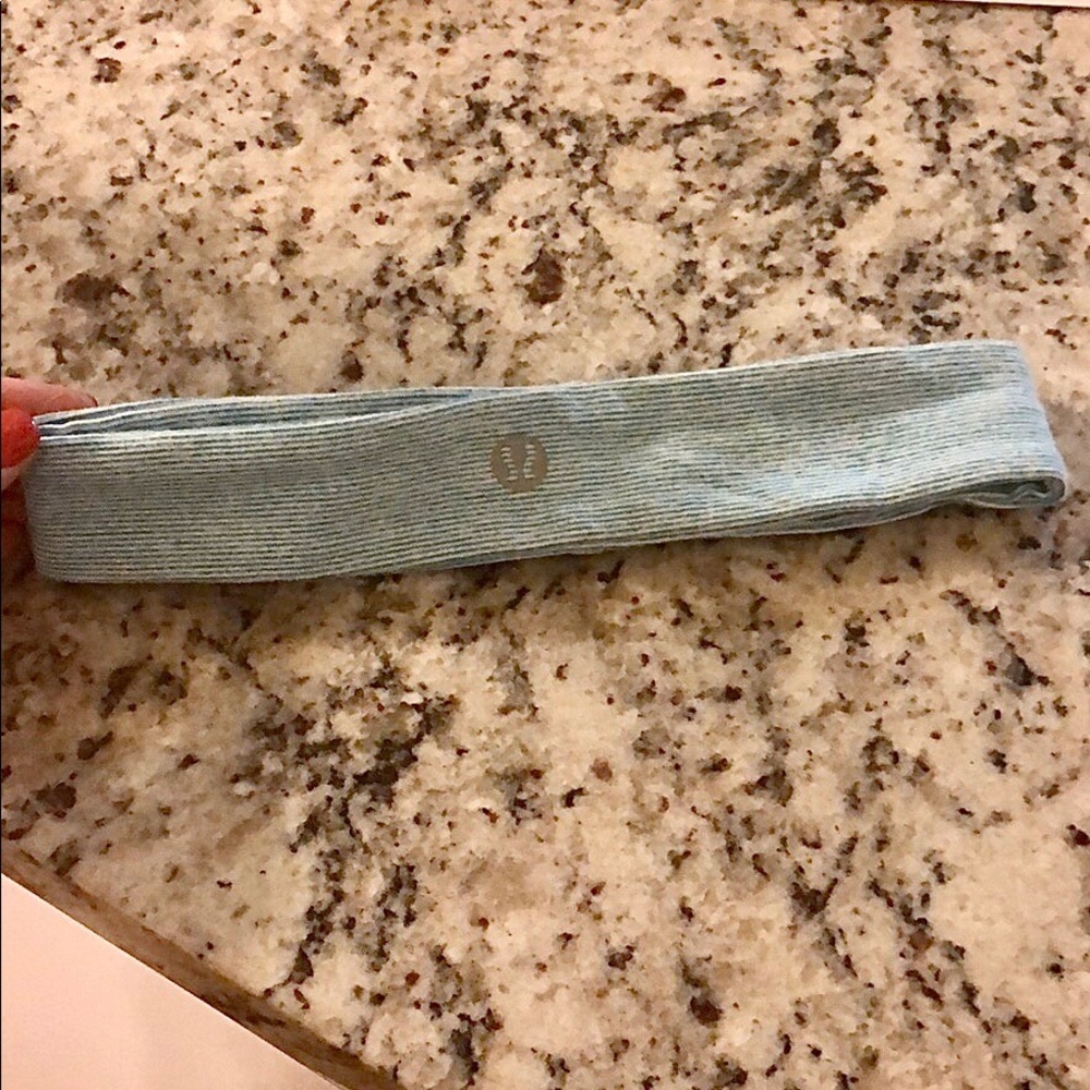 Lululemon Skinny Fly Away Tamer Headband